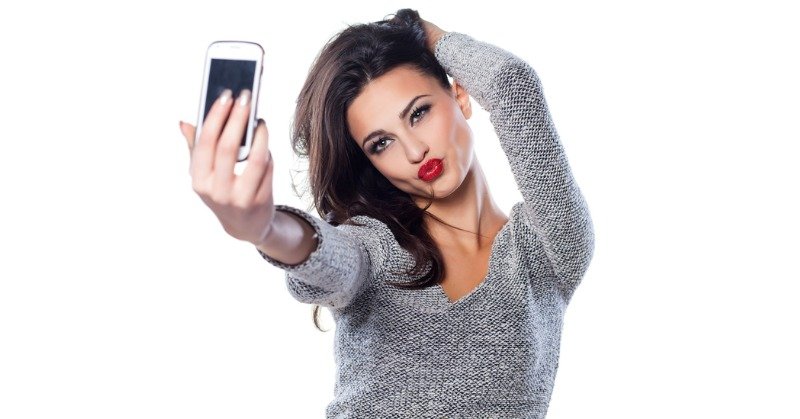 Scientists Link Selfies To Narcissism, Addiction & Mental Illness